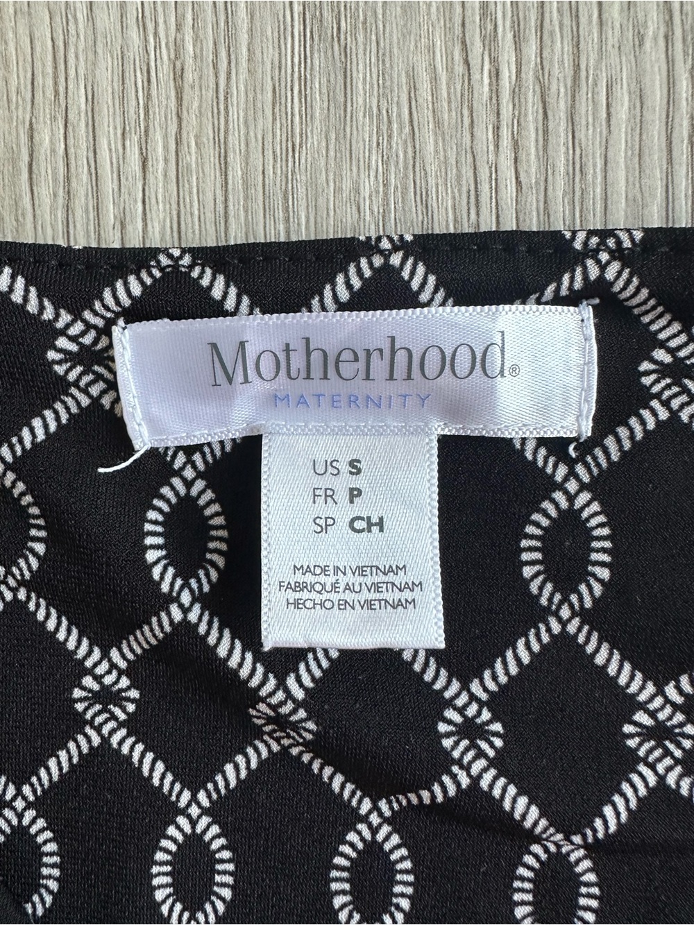 Motherhood Maternity Wrap Dress - Black & White Chain Pattern - Small - Picture 6 of 8